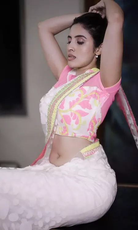 Style Icon Priyanka Kholgade in White Saree