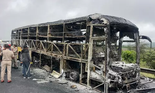 కర్నూలు ప్రమాదం: తప్పించుకున్న 19 వాహనాలు! చివరికి ఈ ఘోరం