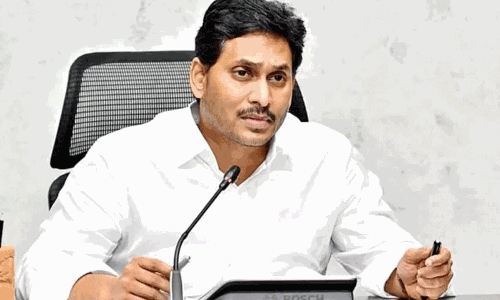 వైసీపీ అధినేతకు తుఫాన్ ఎఫెక్ట్.. జగన్ ఎక్కడ ఉన్నారంటే..?