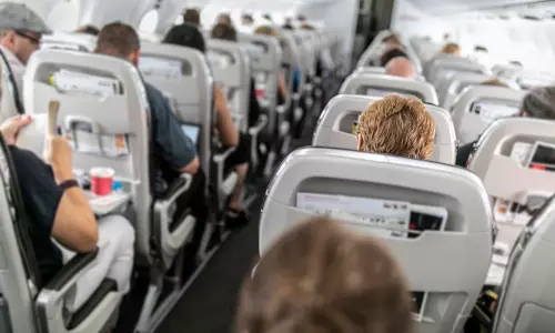 ఫ్లైట్ గాల్లో ఉండగానే దాడి.. భారత విద్యార్థి ఘాతుకం..