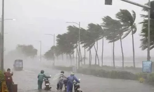 అంతర్వేదిపాలెంలో తీరాన్ని తాకిన మొంథా తుఫాన్.. ఏపీ అల్లకల్లోలం