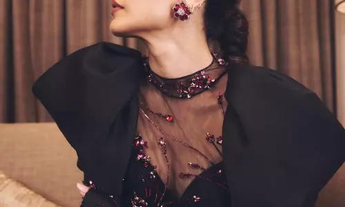 Taapsee Pannu Radiates Chic And Modern Elegance