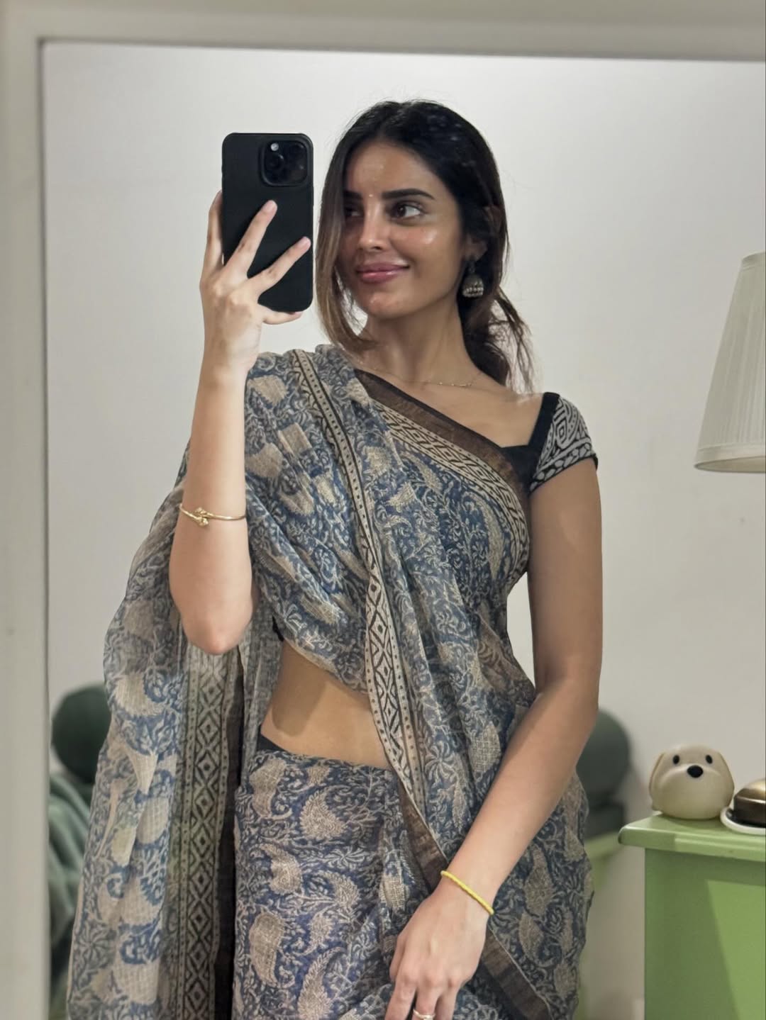 Kushitha Kallapu Stuns in Vibrant Saree