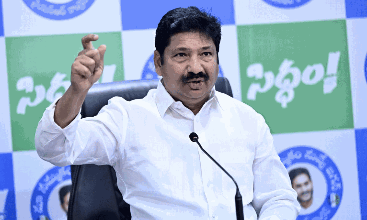 బాబు పవన్ విషయంలో టోన్ మార్చిన వైసీపీ బాబు పవన్ విషయంలో టోన్ మార్చిన వైసీపీ