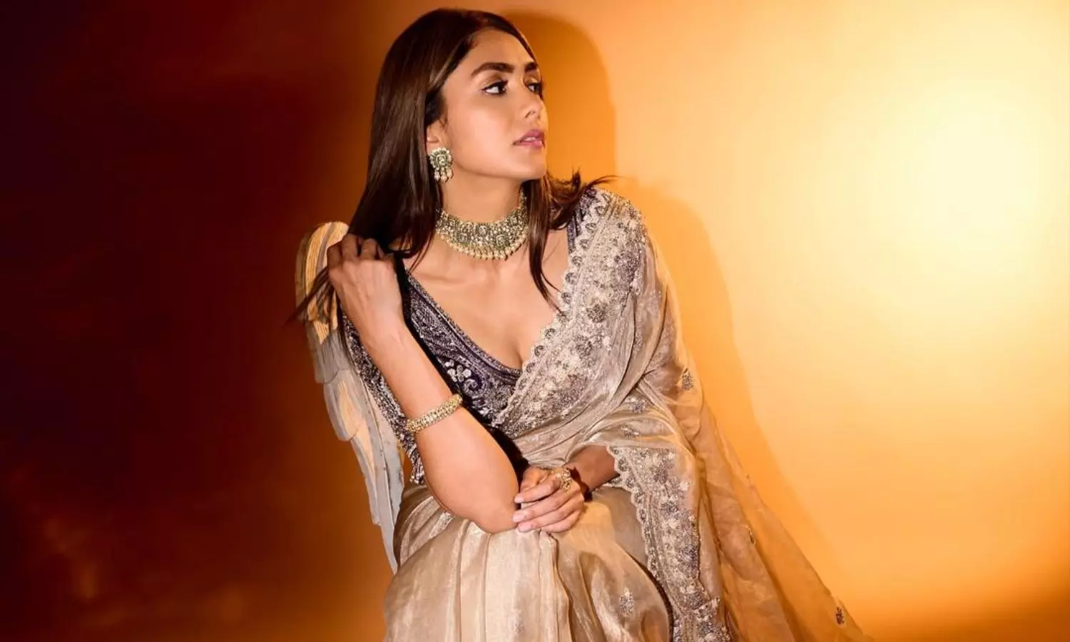 అందాలతో ఆకట్టుకుంటున్న మృణాల్ ఠాకూర్!