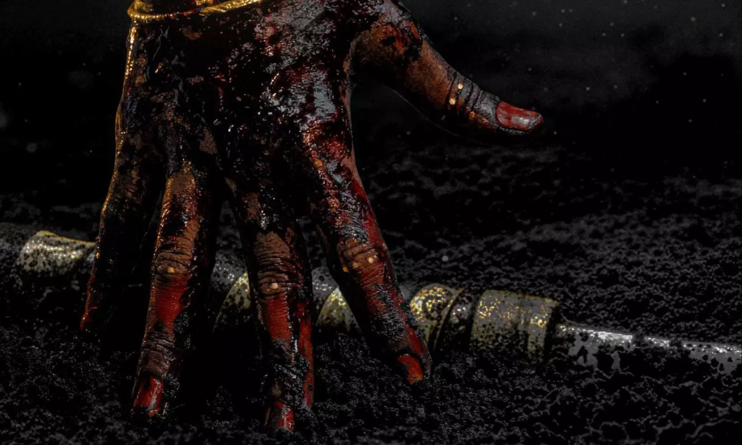 మహాకాళి వైల్డ్ అప్డేట్.. ఆ చేయి, ఆ రక్తం.. ఏంటి కథ? మహాకాళి వైల్డ్ అప్డేట్.. ఆ చేయి, ఆ రక్తం.. ఏంటి కథ?