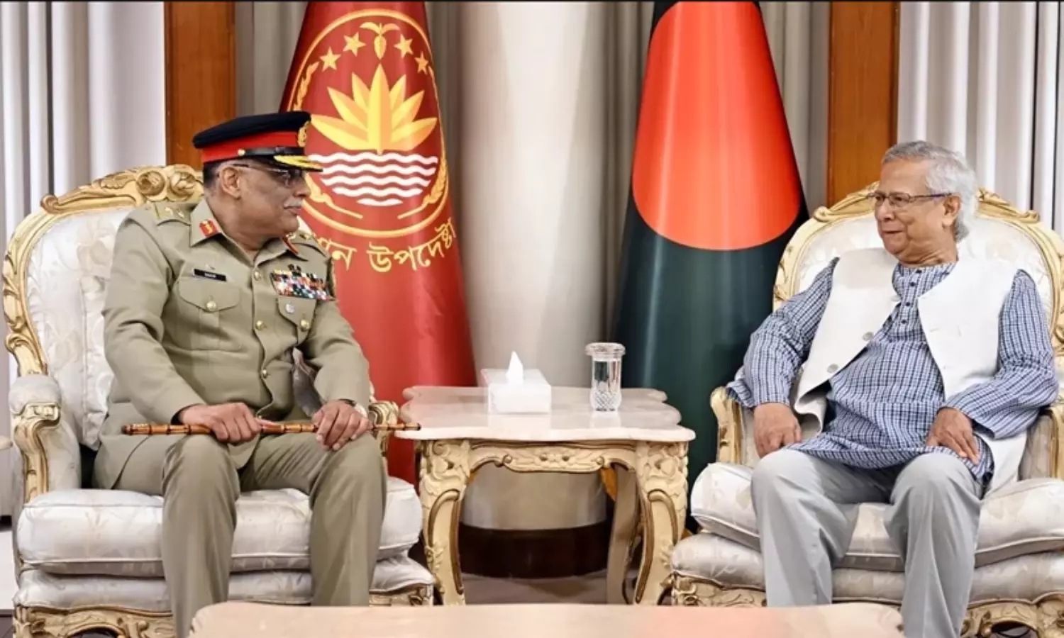 ఏకమవుతోన్న పాక్ -బంగ్లా.. భారత్ జాగ్రత్త పడాల్సిన టైం ! ఏకమవుతోన్న పాక్ -బంగ్లా.. భారత్ జాగ్రత్త పడాల్సిన టైం !