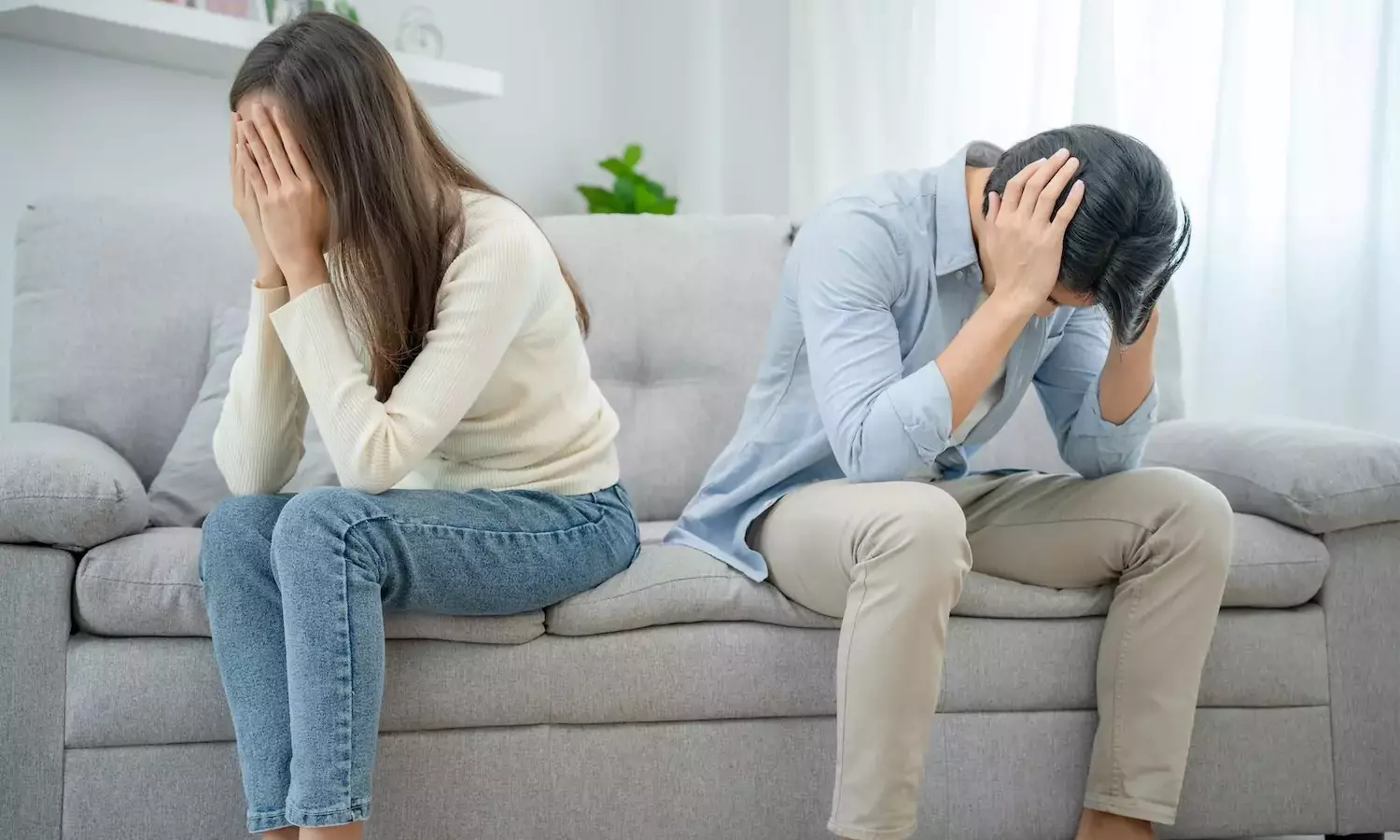 భర్త విశ్రాంతి తీసుకుంటుంటే భార్యలు ఎలా రియాక్టు అవుతారో తెలుసా?