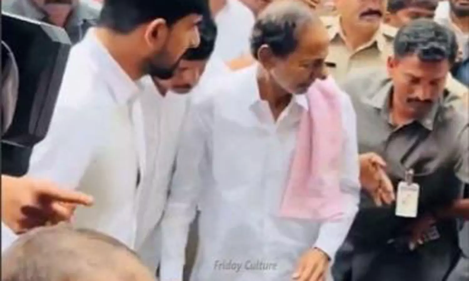 కేసీఆర్ కు ఏమైంది.. ఏంటి పరిస్థితి.. అభిమానుల్లో ఆందోళన? కేసీఆర్ కు ఏమైంది.. ఏంటి పరిస్థితి.. అభిమానుల్లో ఆందోళన?