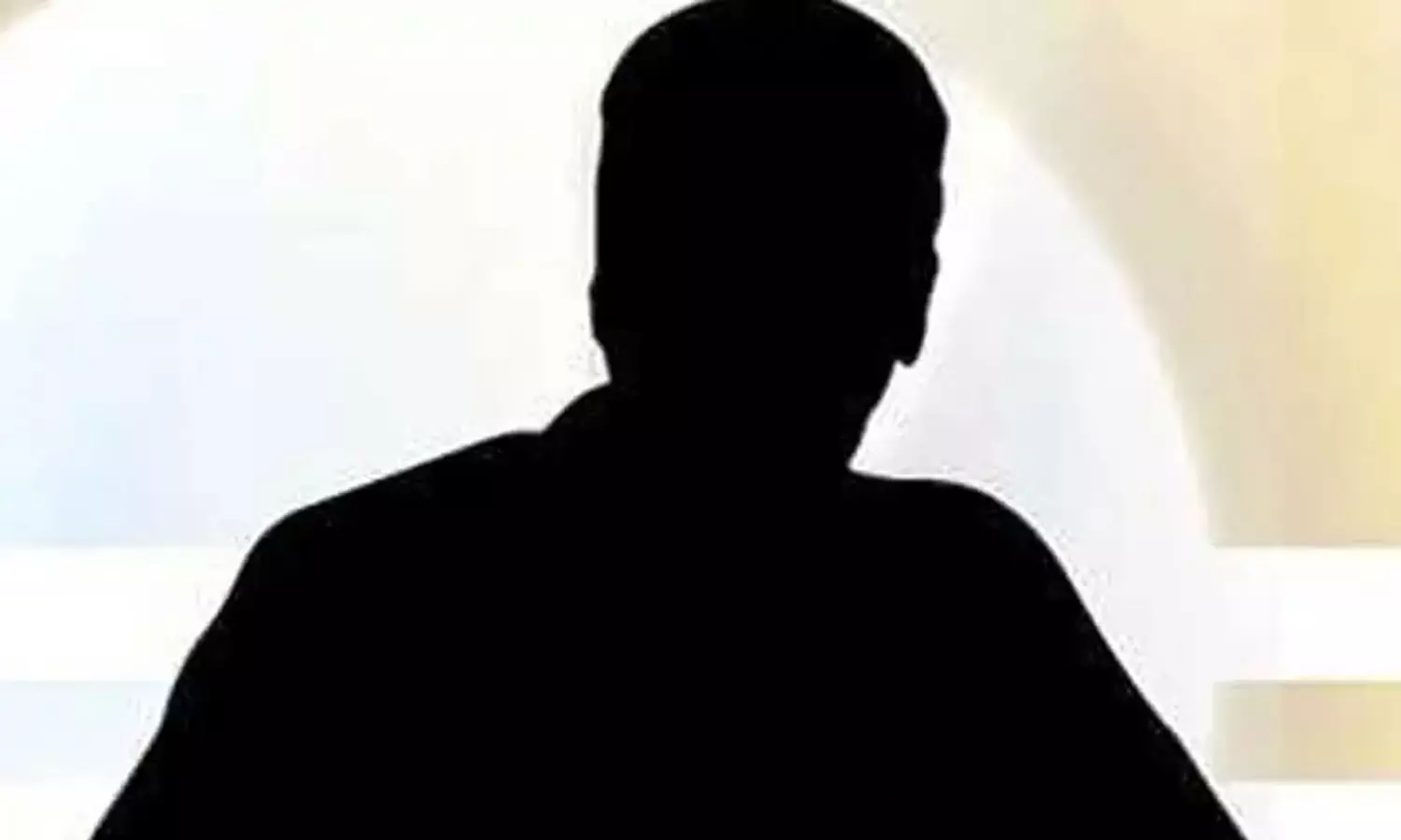 బూతులు తిట్టిన దుర‌భిమానిని స‌ర్ అని పిలిచిన హీరో