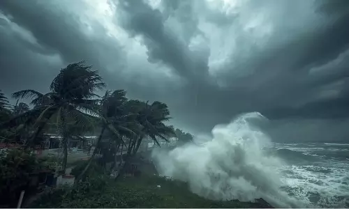 ఏపీలో మొంథా తుఫాన్ :  తెలంగాణలో భారీ వర్షాలు