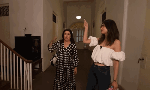 వీడియో : హీరోయిన్‌ యొక్క 100 ఏళ్ల ఇంటిని చూద్దాం రండీ!