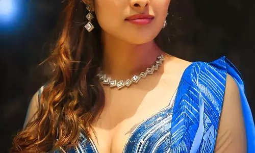 Divi Vadthya sets the internet ablaze