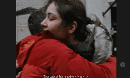 అందాల రాశీ.. ఎవరిని హాగ్ చేసుకుంది?