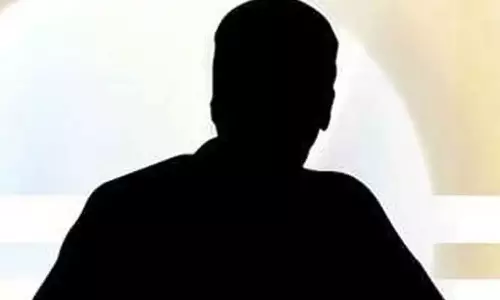 బూతులు తిట్టిన దుర‌భిమానిని స‌ర్ అని పిలిచిన హీరో