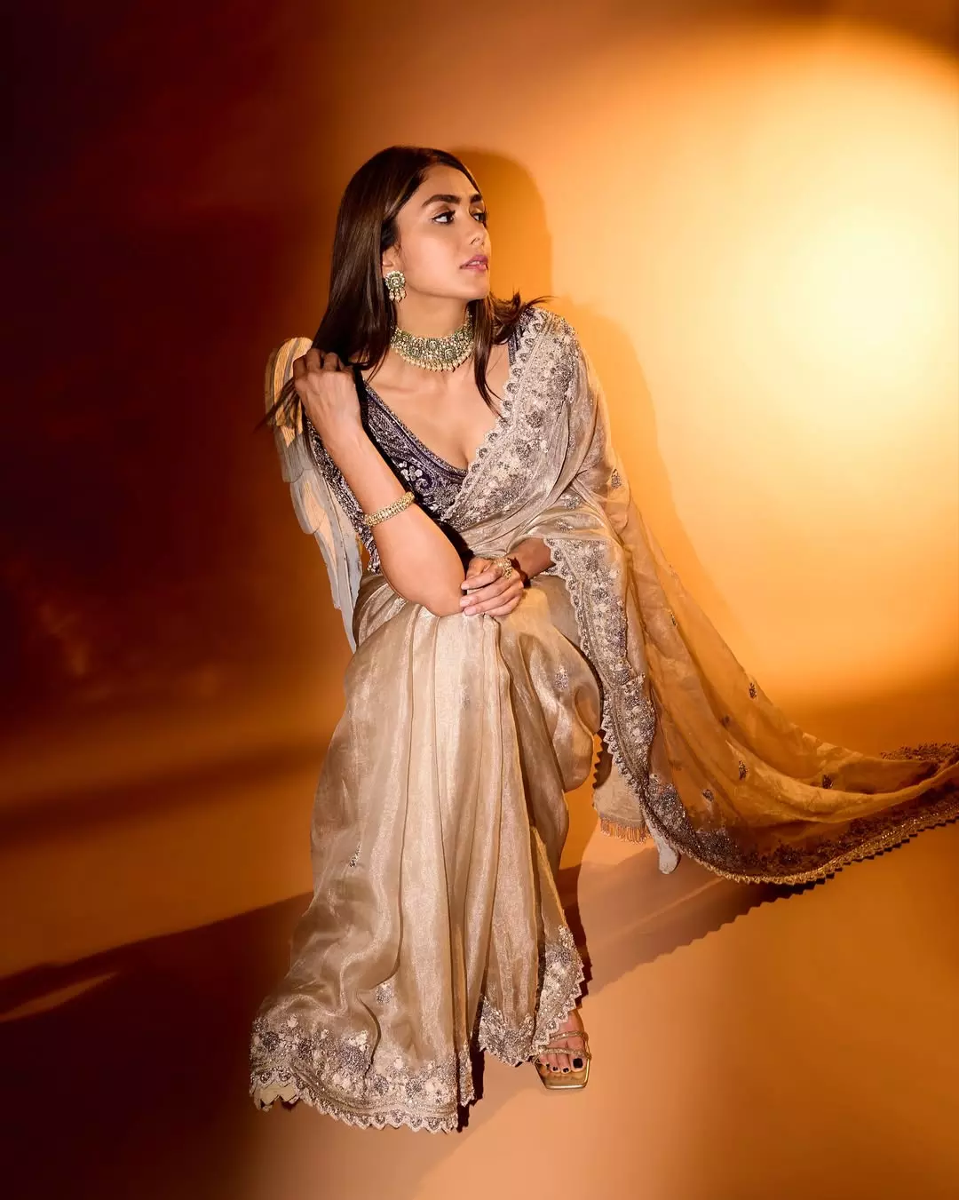 Mrunal Thakur Stuns in an Elegant Saree Look Mrunal Thakur Stuns in an Elegant Saree Look