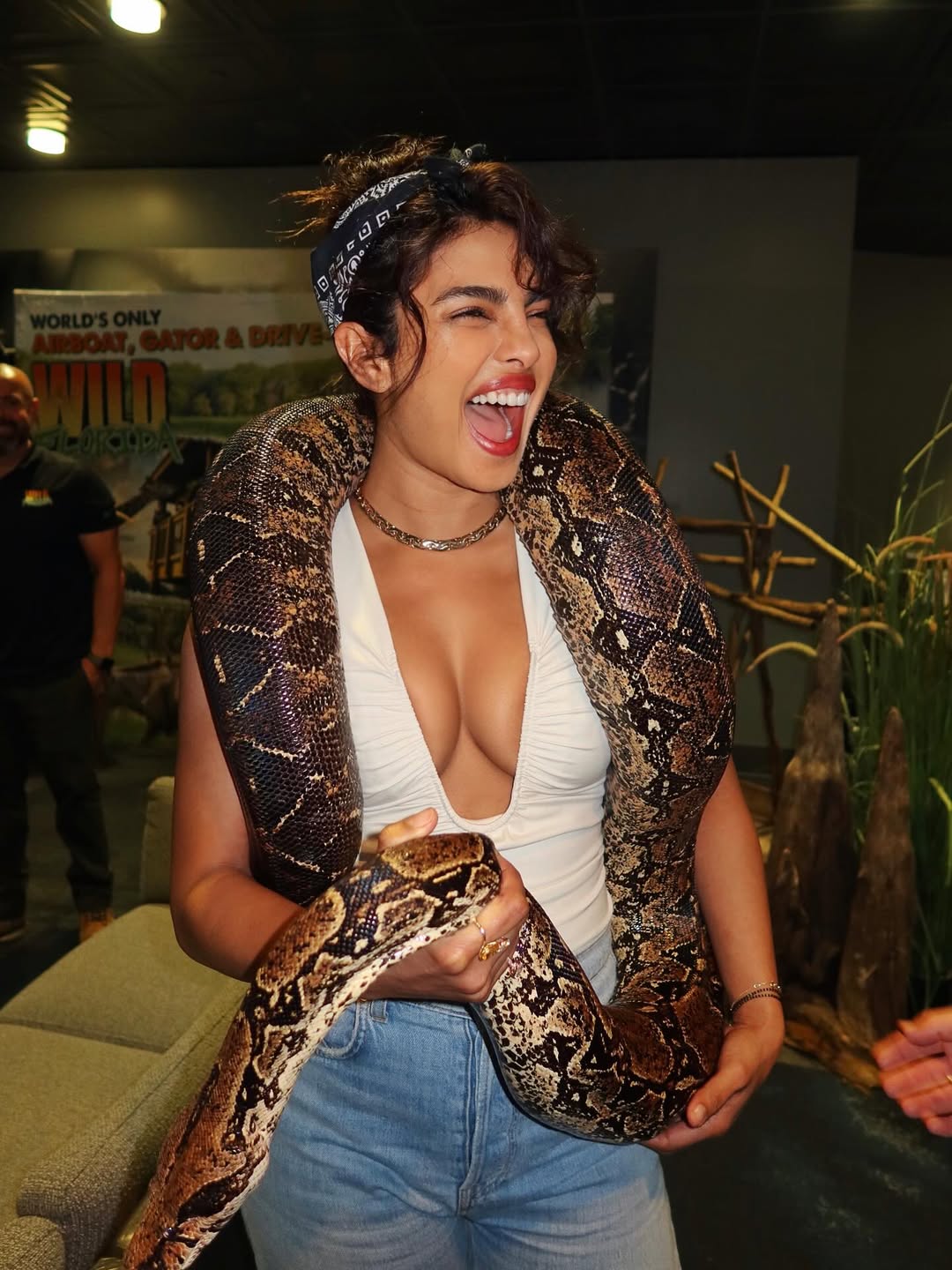 Priyanka Chopra Holds a Giant Snake Like a Total Queen Priyanka Chopra Holds a Giant Snake Like a Total Queen