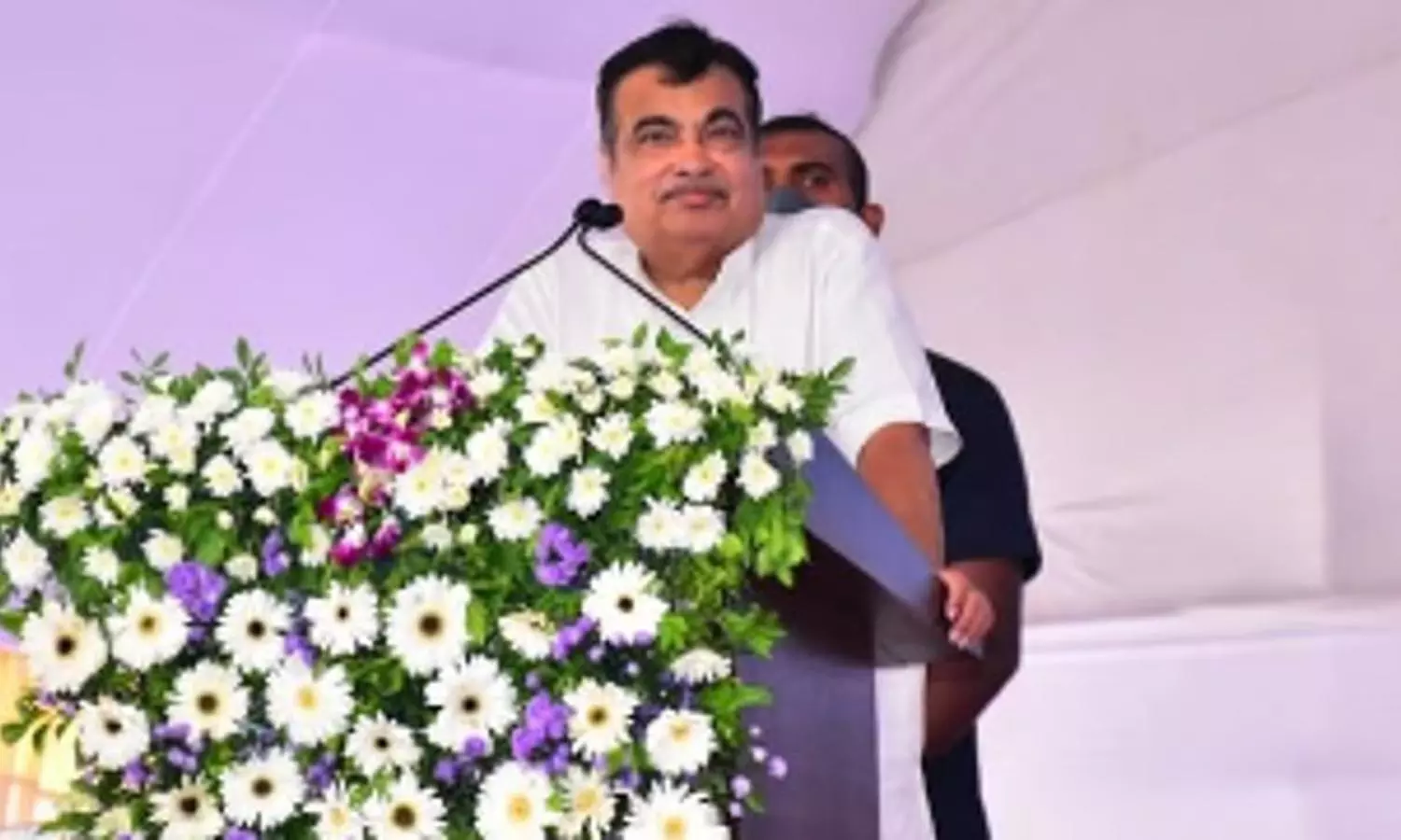 క్యూ ఆర్ కోడ్ తో  రోడ్డు బాగోతం బట్ట బయలు