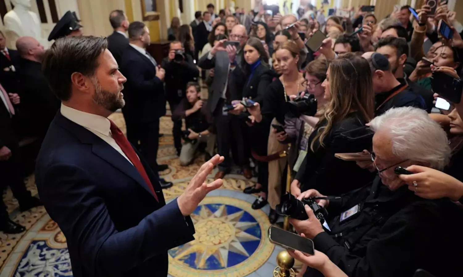 నీ ఇష్టమొచ్చినట్టు నడవదు అమెరికా.. ట్రంప్ కు షాకిచ్చిన సెనెట్ నీ ఇష్టమొచ్చినట్టు నడవదు అమెరికా.. ట్రంప్ కు షాకిచ్చిన సెనెట్