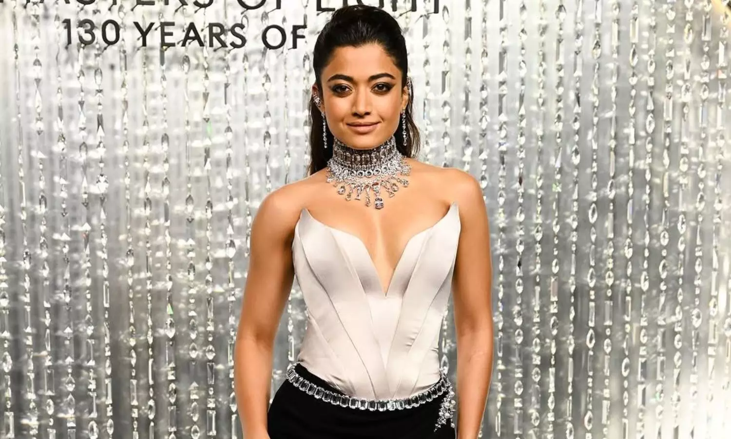 పిక్టాక్ : 130 ఏళ్ల వేడుకలో రష్మిక షో పిక్టాక్ : 130 ఏళ్ల వేడుకలో రష్మిక షో