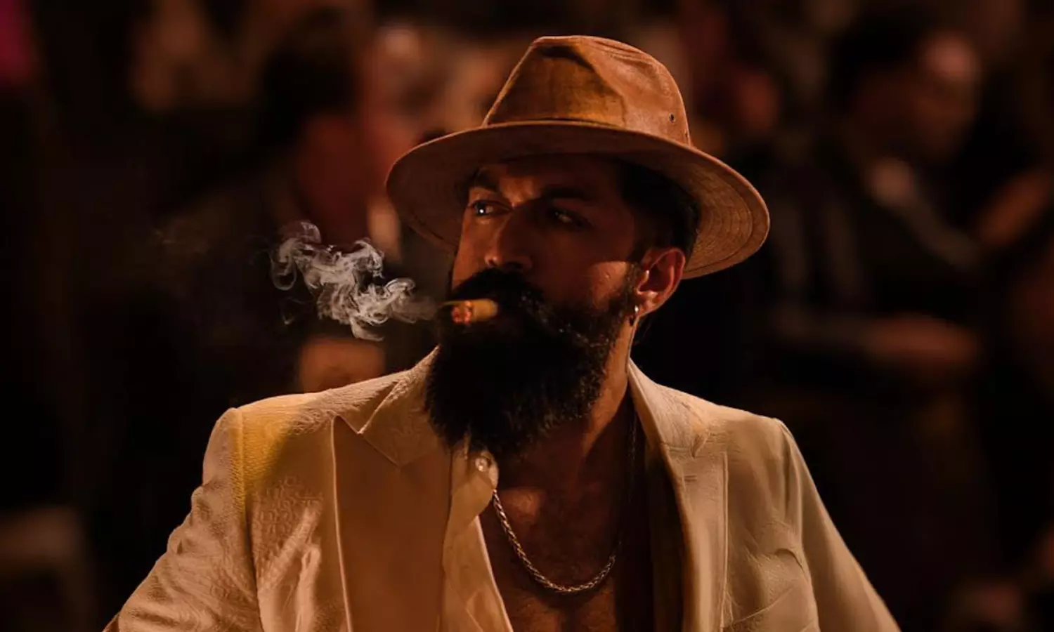 టాక్సిక్.. అసలు క్లారిటీ ఇచ్చిన మేకర్స్ టాక్సిక్.. అసలు క్లారిటీ ఇచ్చిన మేకర్స్