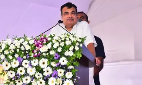 క్యూ ఆర్ కోడ్ తో  రోడ్డు బాగోతం బట్ట బయలు