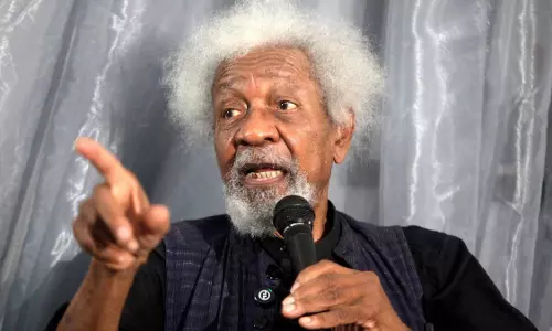 ట్రంప్ ను తిట్టాడు..నోబెల్‌ బహుమతి గ్రహీత అమెరికా వీసా రద్దైంది..