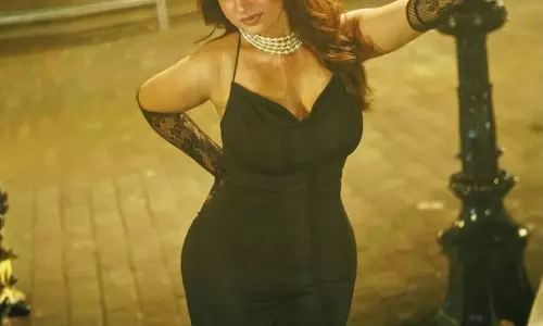 A Smile That Steals the Spotlight – Ayesha Khan