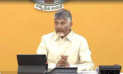 ఈ క్రెడిట్స్ అన్నీ బాబుకే....మొంథా వింత పోకడ !