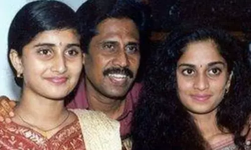 హీరోయిన్ తండ్రి ప్యాన్సీ షాప్ ఓన‌ర్!