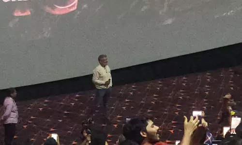 ప్రివ్యూ థియేట‌ర్‌లో జ‌క్క‌న్న ర‌చ్చ ర‌చ్చ‌