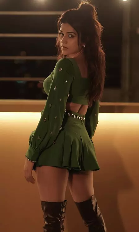 Shraddha Das Shares Striking Pic in Green