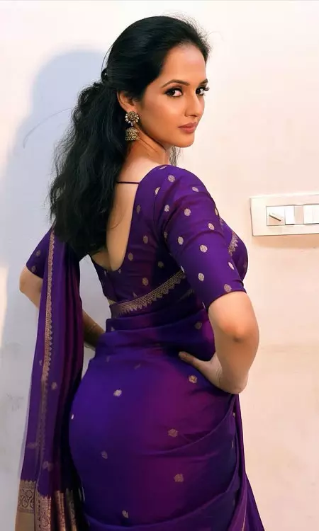 Jyoti Poorvaj Stuns In An Elegant Blue Saree With Timeless Grace