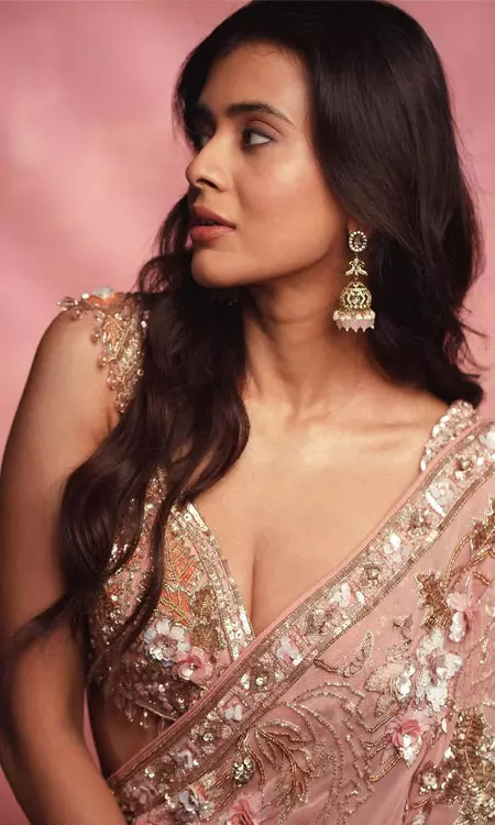 Hebah Patel Stuns in Designer Saree for Diwali 2025
