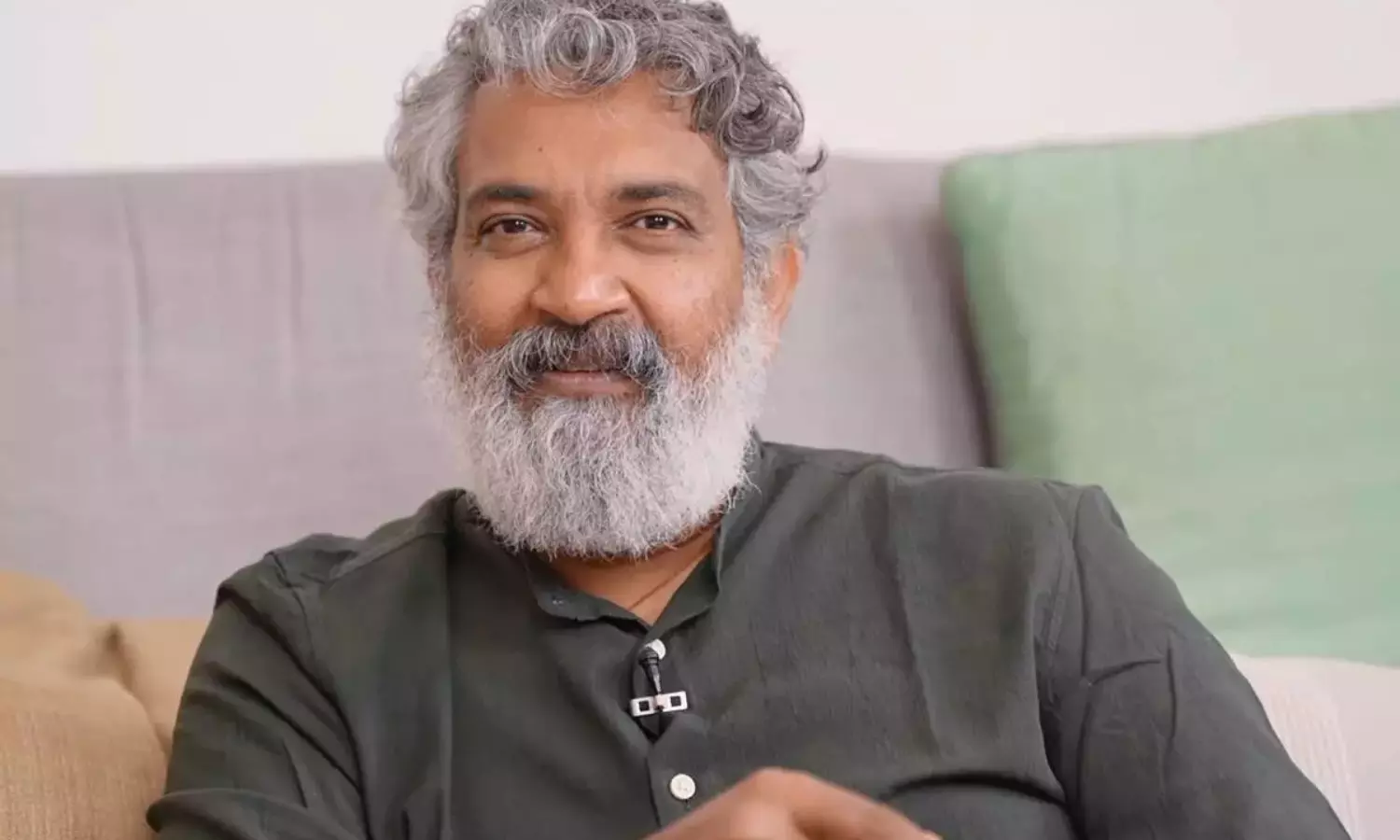 ఆస్తులు అమ్మేద్దామనుకున్న జక్కన్న ఫ్యామిలీ.. కానీ సడెన్ గా..