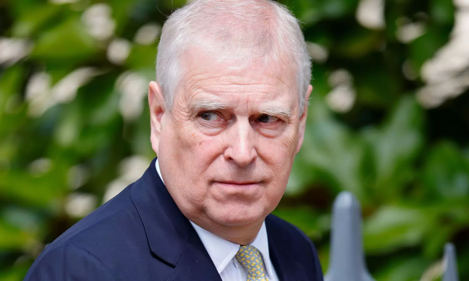 మొన్న బిరుదులు, నేడు ఇంట్లో స్థానం...  సె*క్స్ కుంభకోణం దెబ్బతీసిన జీవితం!