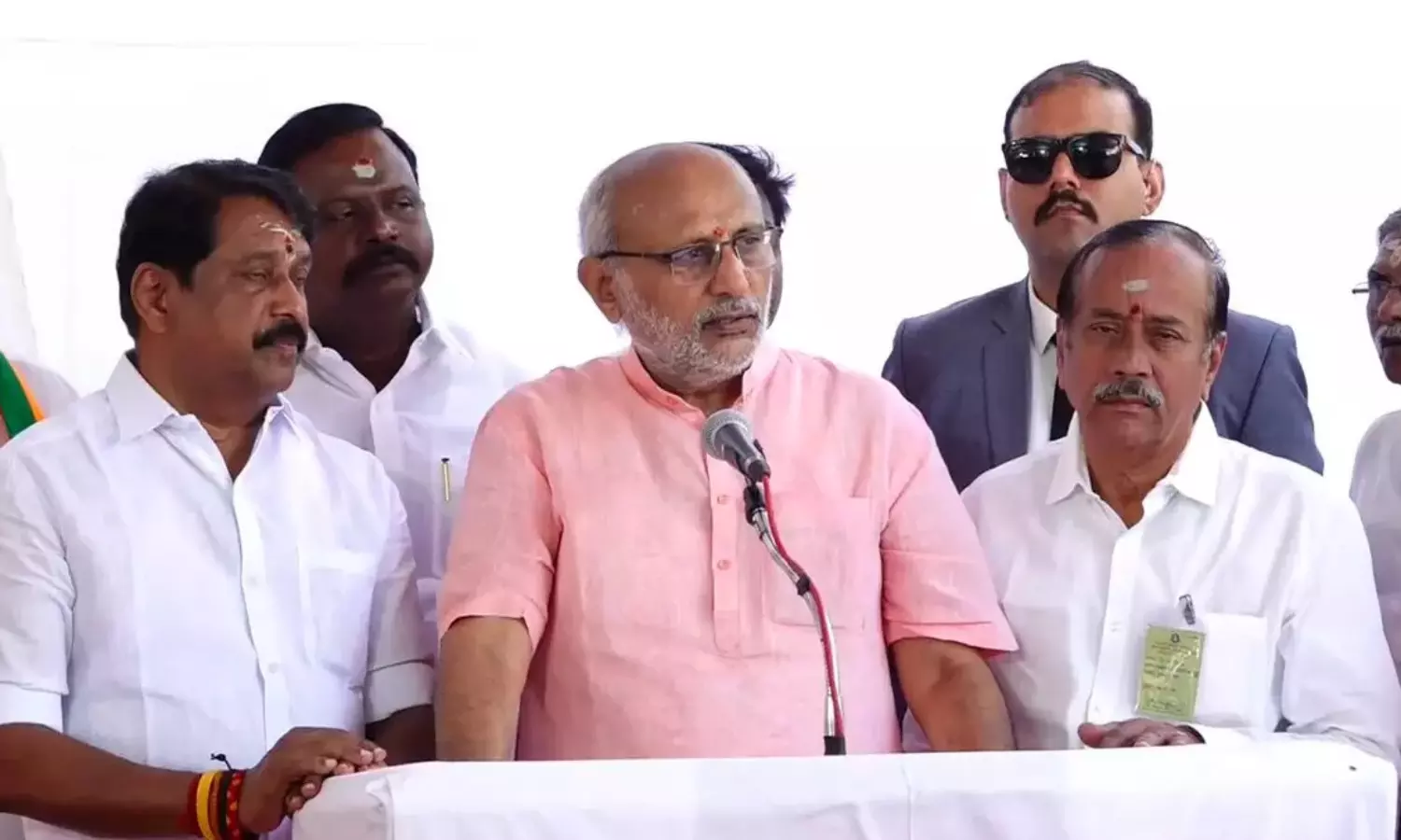 ఉపరాష్ట్రపతి వ్యాఖ్యతో నేతాజీ మరణం మళ్లీ హాట్ టాపిక్ ఉపరాష్ట్రపతి వ్యాఖ్యతో నేతాజీ మరణం మళ్లీ హాట్ టాపిక్