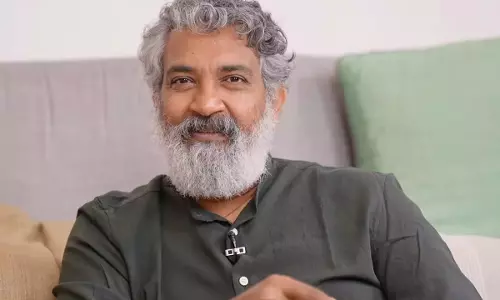 ఆస్తులు అమ్మేద్దామనుకున్న జక్కన్న ఫ్యామిలీ.. కానీ సడెన్ గా..