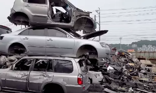 కేబినెట్ నిర్ణయం.. తుక్కుగా కార్ల విక్రయం.. కిలో రూ.45!