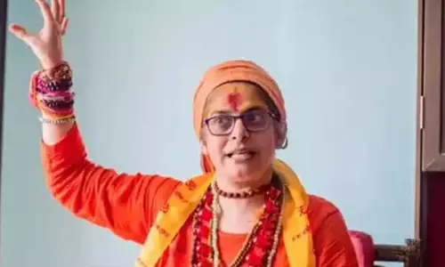 PMC స్కామ్.. తల్లి, చెల్లిని కోల్పోయి భిక్షాటన చేసిన బ్యూటీ !