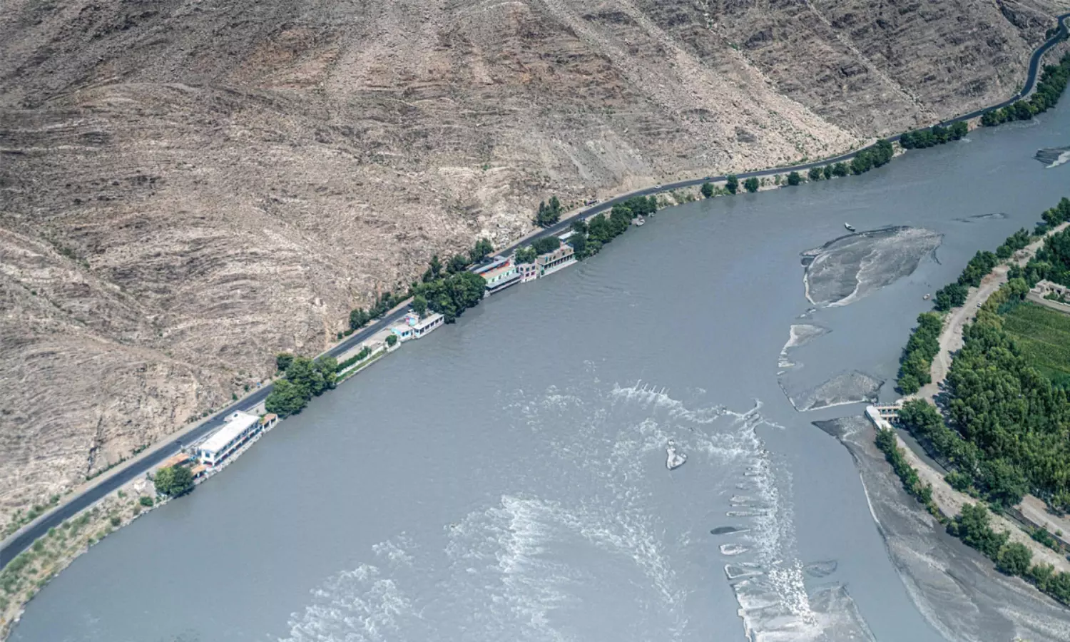 పాక్ ఇక ఎడారి...భారత్ చేతికి మట్టి అంటకుండానే !