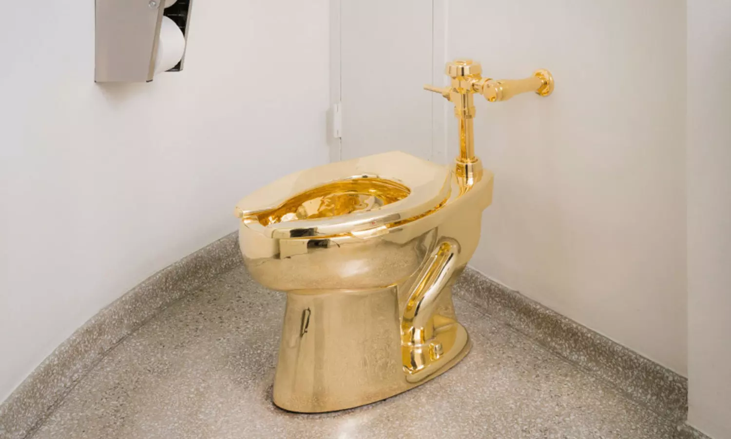 వేలానికి గోల్డెన్ కమోడ్.. దీన్ని వాడుతారా..? వేలానికి గోల్డెన్ కమోడ్.. దీన్ని వాడుతారా..?