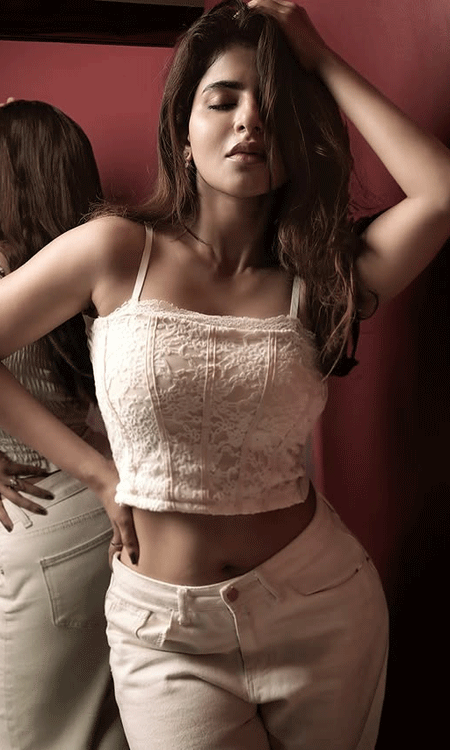 Iswarya Menon Radiates Elegance in Her Latest Instagram Photoshoot