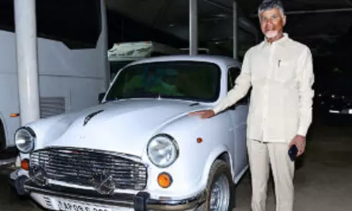 చంద్రబాబు... అంబాసిడర్ కారు