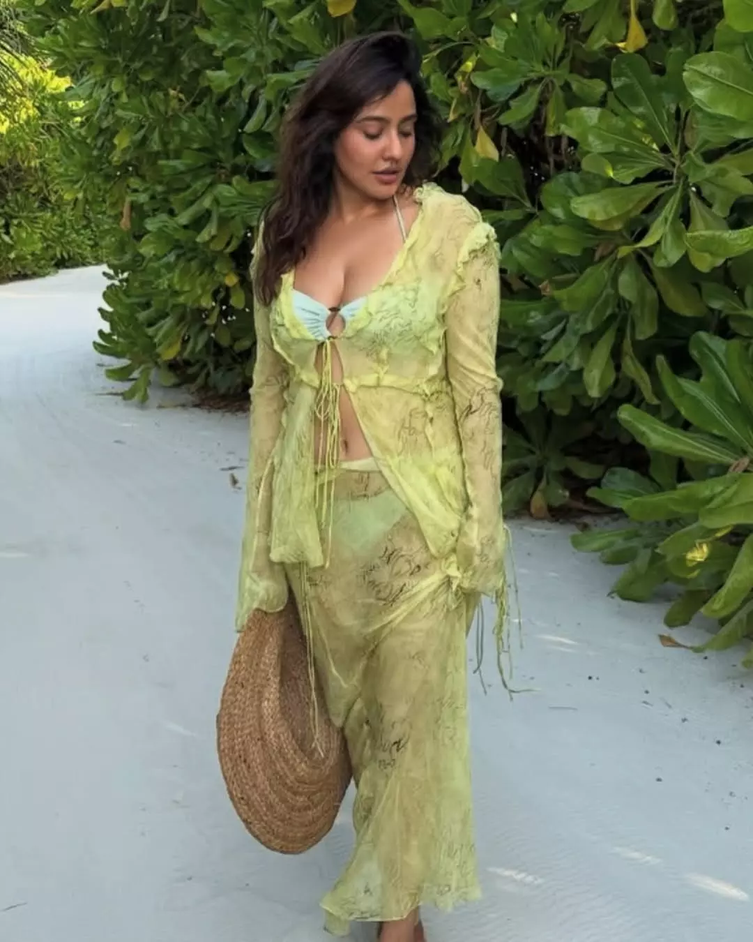 Neha Sharma – The Charm Of Effortless Elegance Neha Sharma – The Charm Of Effortless Elegance
