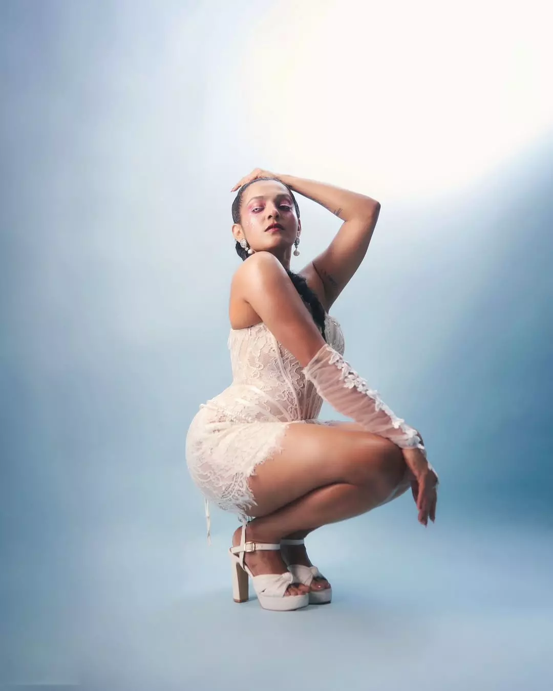 Parvathy Thiruvothu Raises In The White