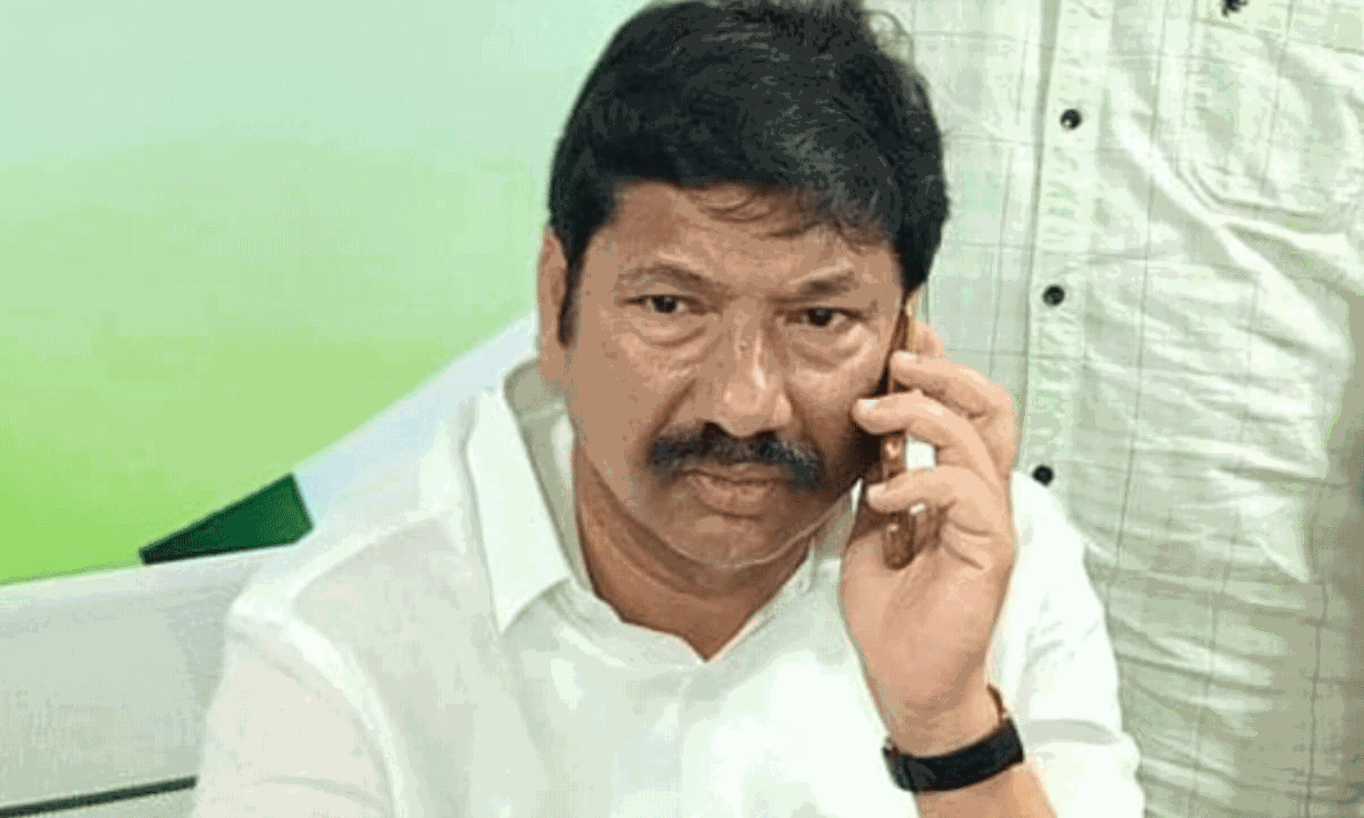 బిగ్ బ్రేకింగ్... మాజీ మంత్రి జోగి రమేష్ అరెస్ట్! బిగ్ బ్రేకింగ్... మాజీ మంత్రి జోగి రమేష్ అరెస్ట్!