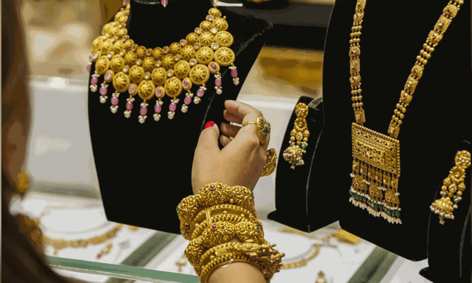 మార్కెట్ లో నయా ట్రెండ్.. అద్దెకు బంగారు నగలు..