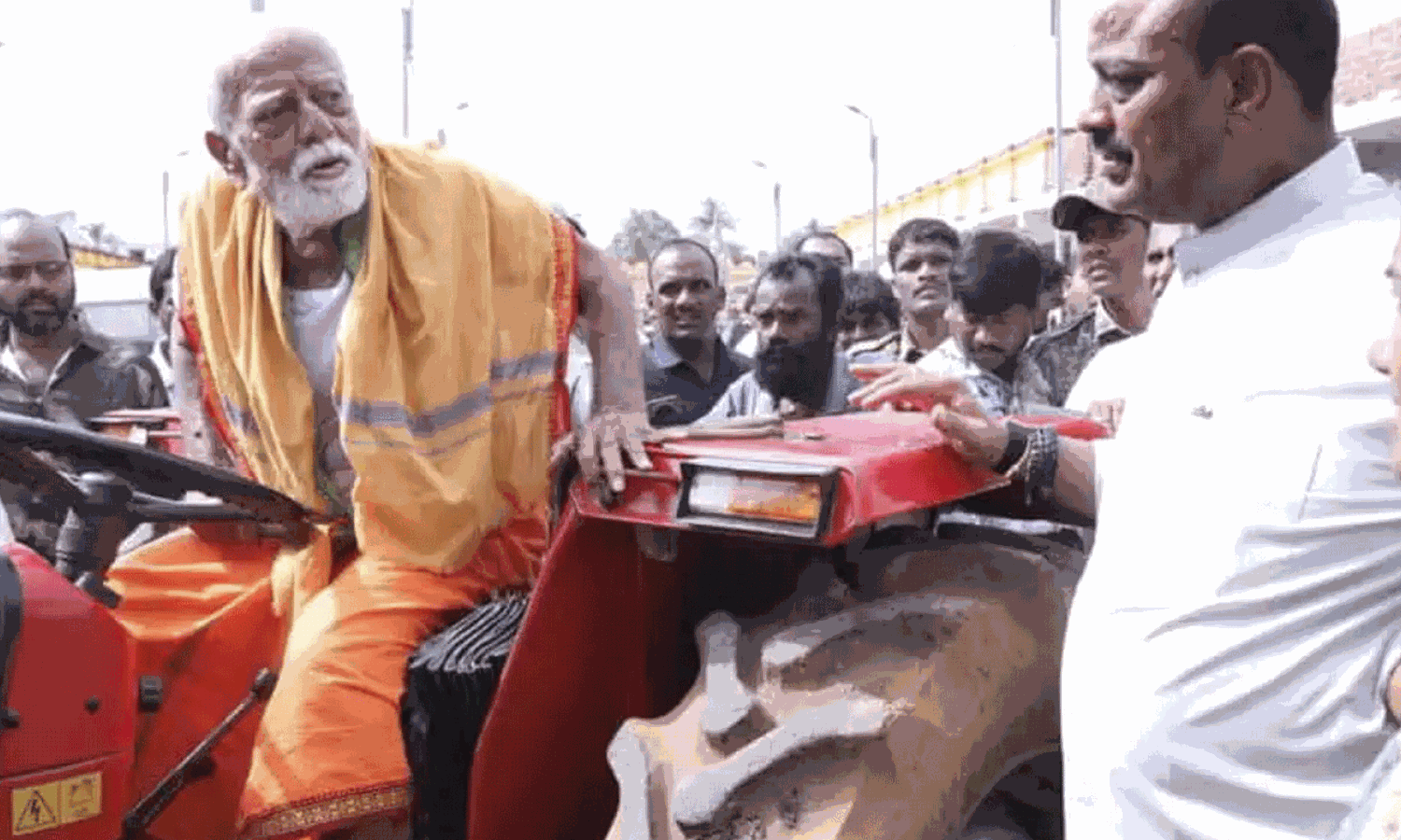 కాశీబుగ్గ విషాదం.. 95 ఏళ్ల వృద్ధ భక్తుడి స్టోరీ తెలుసుకోవాల్సిందే.. కాశీబుగ్గ విషాదం.. 95 ఏళ్ల వృద్ధ భక్తుడి స్టోరీ తెలుసుకోవాల్సిందే..