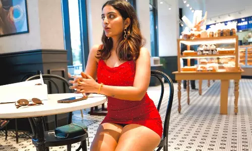 పొట్టి డ్రెస్సులో అనన్య.. చూపు తిప్పుకోలేని అందం!